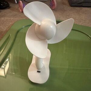 Clip on stroller fan good condition